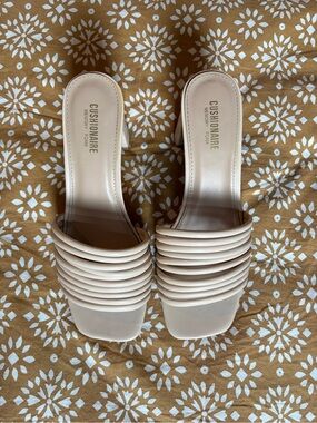 Cushionaire Women's Nude Layered-Strap Chunky Heeled Sandals